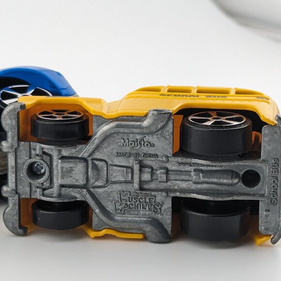 2 Muscle Machines Garage collectible Maisto diecast toy car - Picture 5 of 5